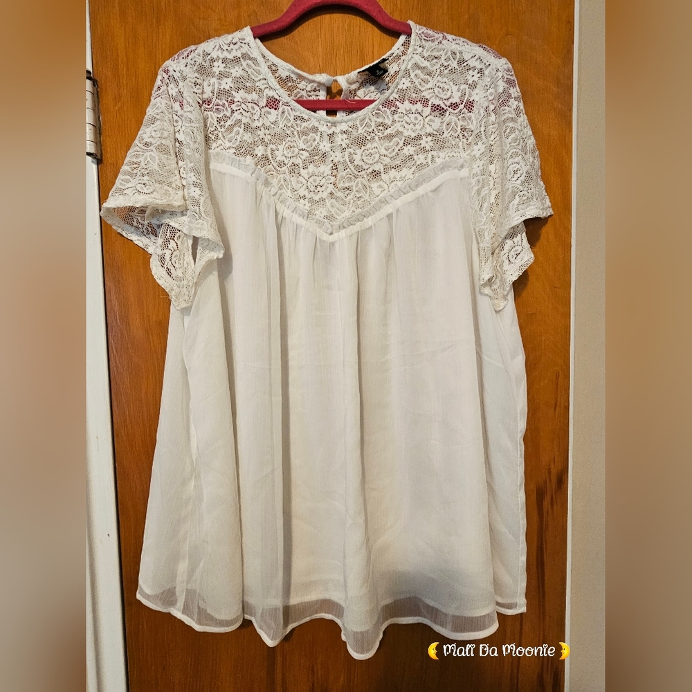 Torrid Crinkle Chiffon Lace Detail Blouse - Size 2 White